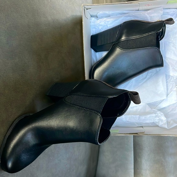 Michael Kors black boots brand new!!! - Picture 1 of 3